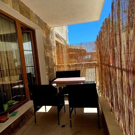White Cliffs первая линия Apartament