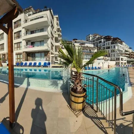 White Cliffs первая линия Apartament